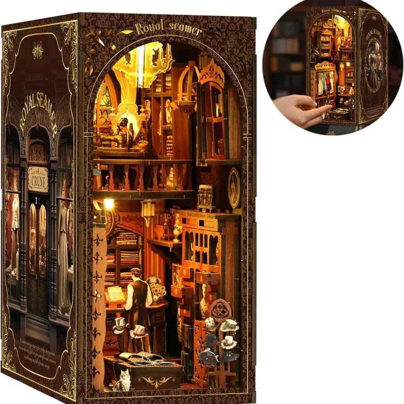 Detailansicht eines dekorativen Elements im Book Nook - Royal Seamer mit feinen Details