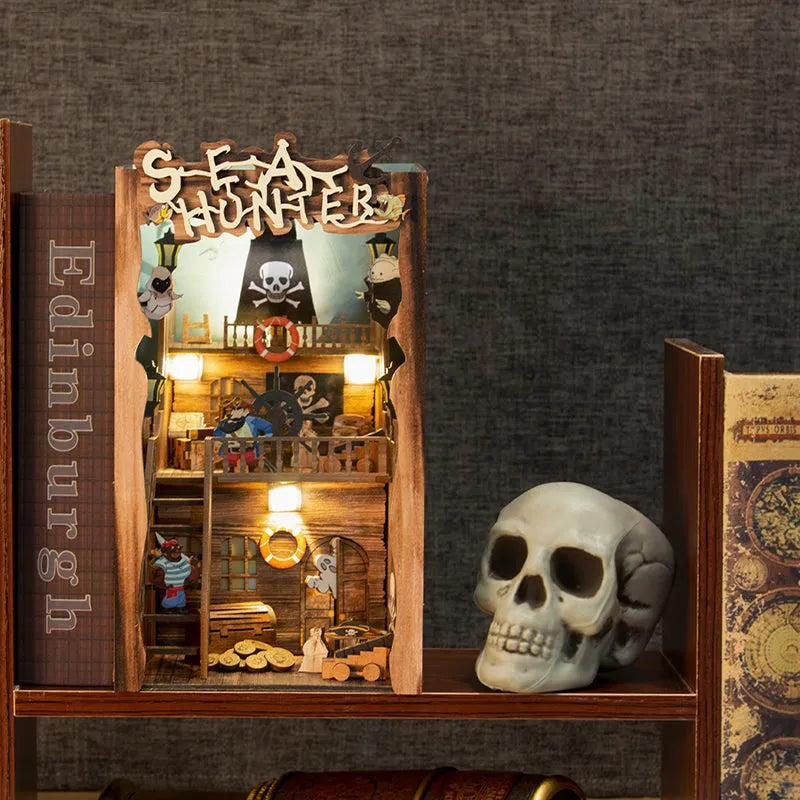 Book Nook - Sea Hunter Produktbild auf booknook.de