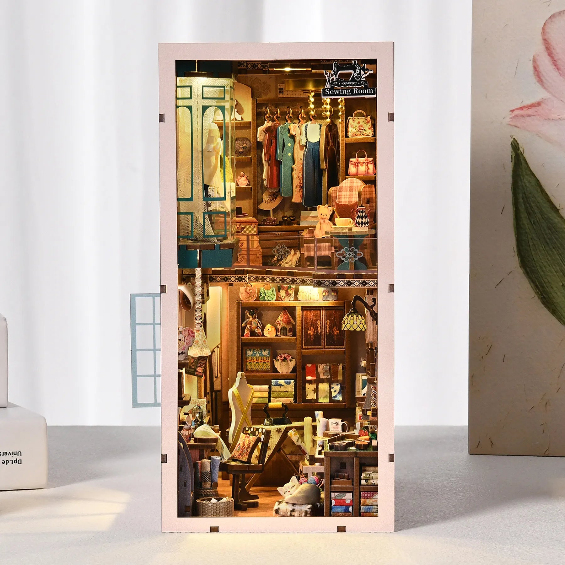 Book Nook - Sewing Room Gesamtansicht mit detaillierter Szenerie