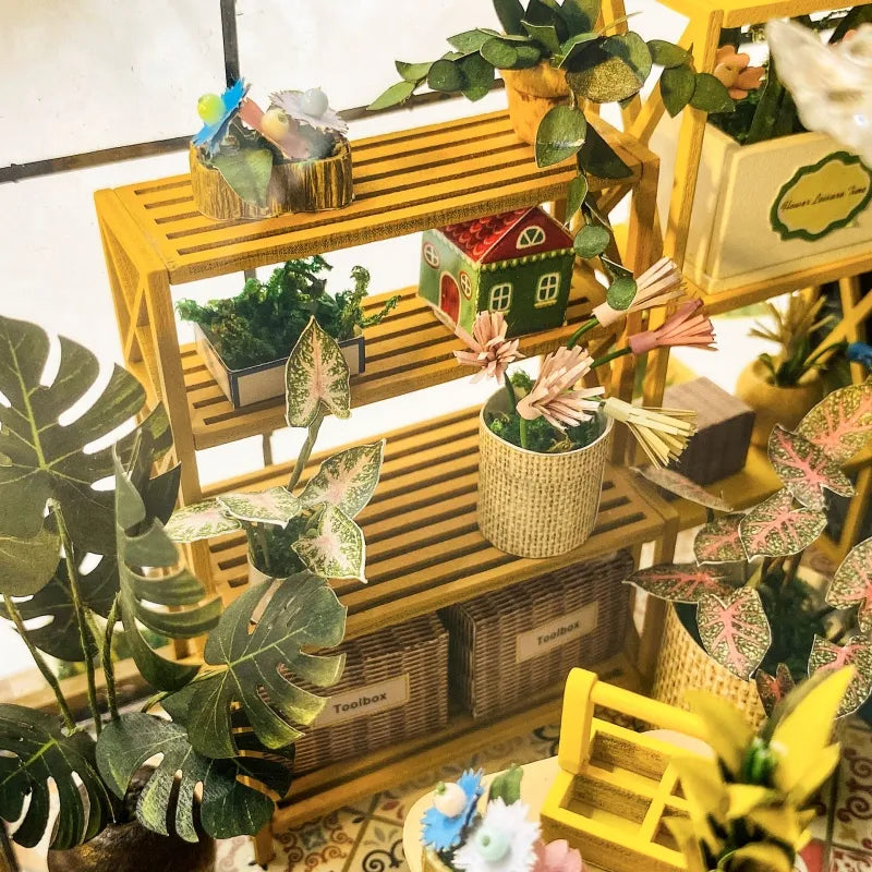 Detailansicht eines dekorativen Elements im Book Nook - Sunshine Flower House mit feinen Details