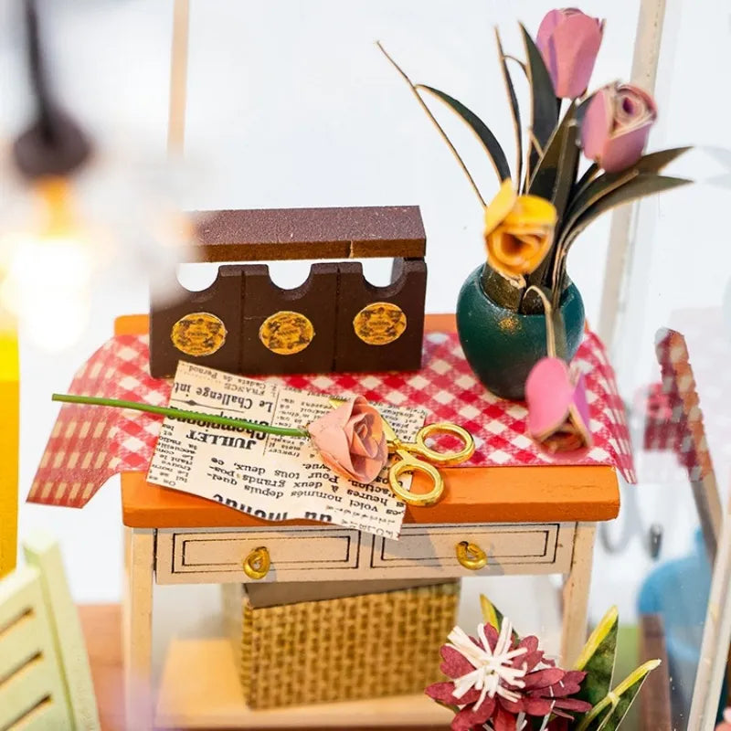 Detailansicht eines dekorativen Elements im Book Nook - Sunshine Flower mit feinen Details