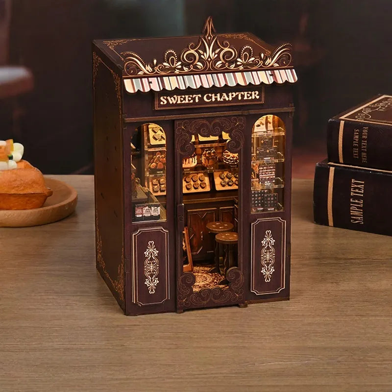 Seitliche Ansicht des Book Nook - Sweet Chapter mit gut sichtbaren Elementen