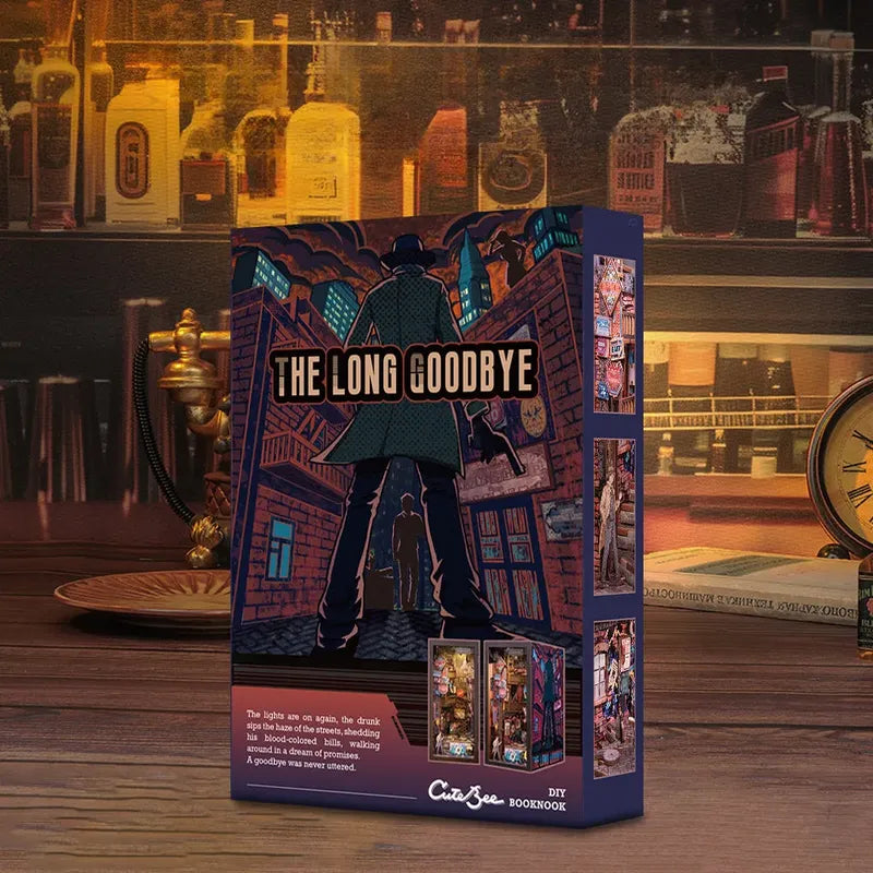 Confezione di The Long Goodbye con illustrazione noir e immagini del modello