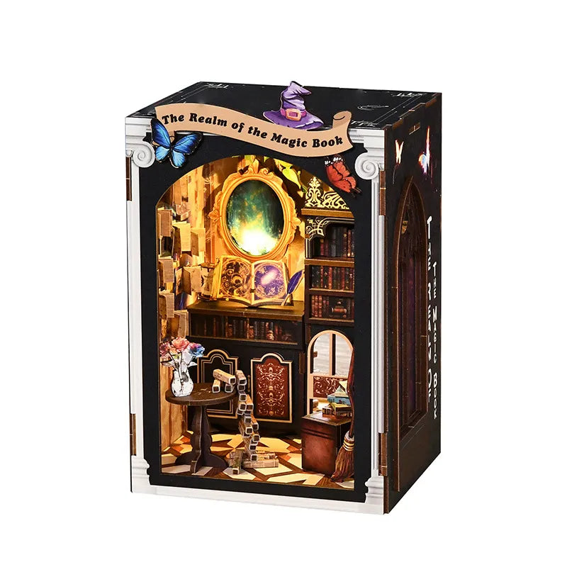 Book Nook - The Realm Of The Magic Book Gesamtansicht mit präzise geschnittenen Holzteilen und hochwertiger Verarbeitung