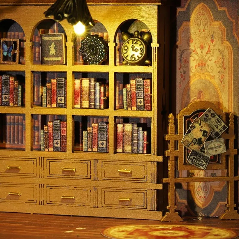 Detailansicht eines dekorativen Elements im Miniatur Haus - Twilight Book City mit feinen Details