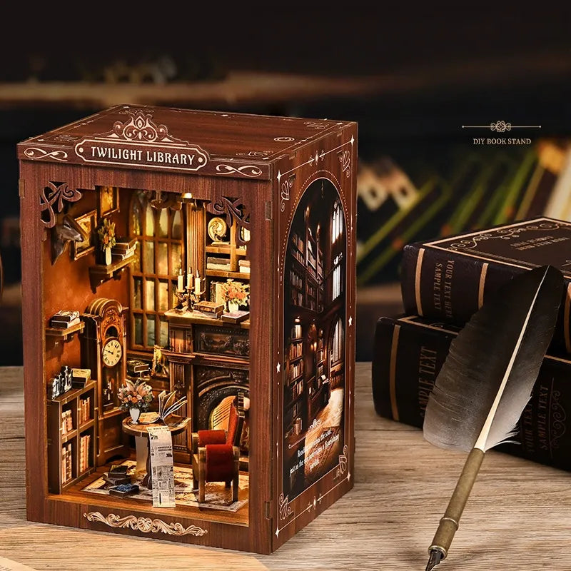 Seitliche Ansicht des Book Nook - Twilight Library mit gut sichtbaren Elementen