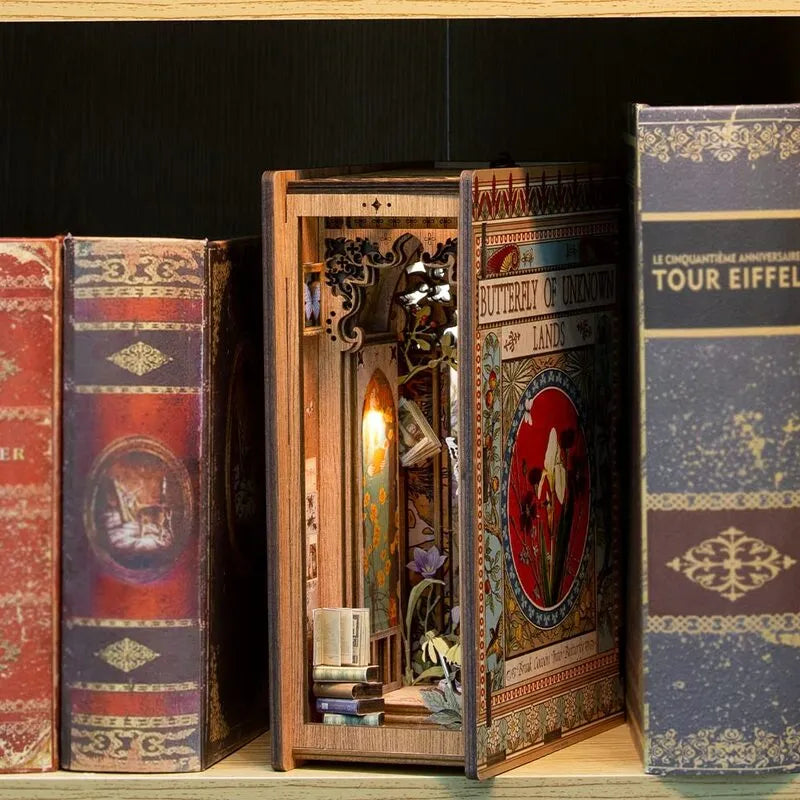 Book Nook | Butterfly of the Unknow Lands Produktbild auf booknook.de