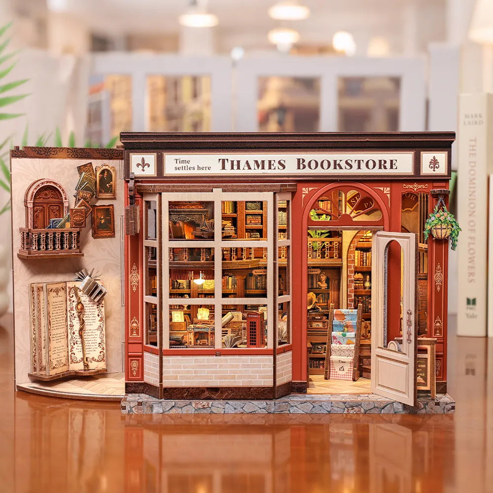 Miniatur Haus Bausatz - Thames Bookstore Gesamtansicht mit detaillierter Szenerie