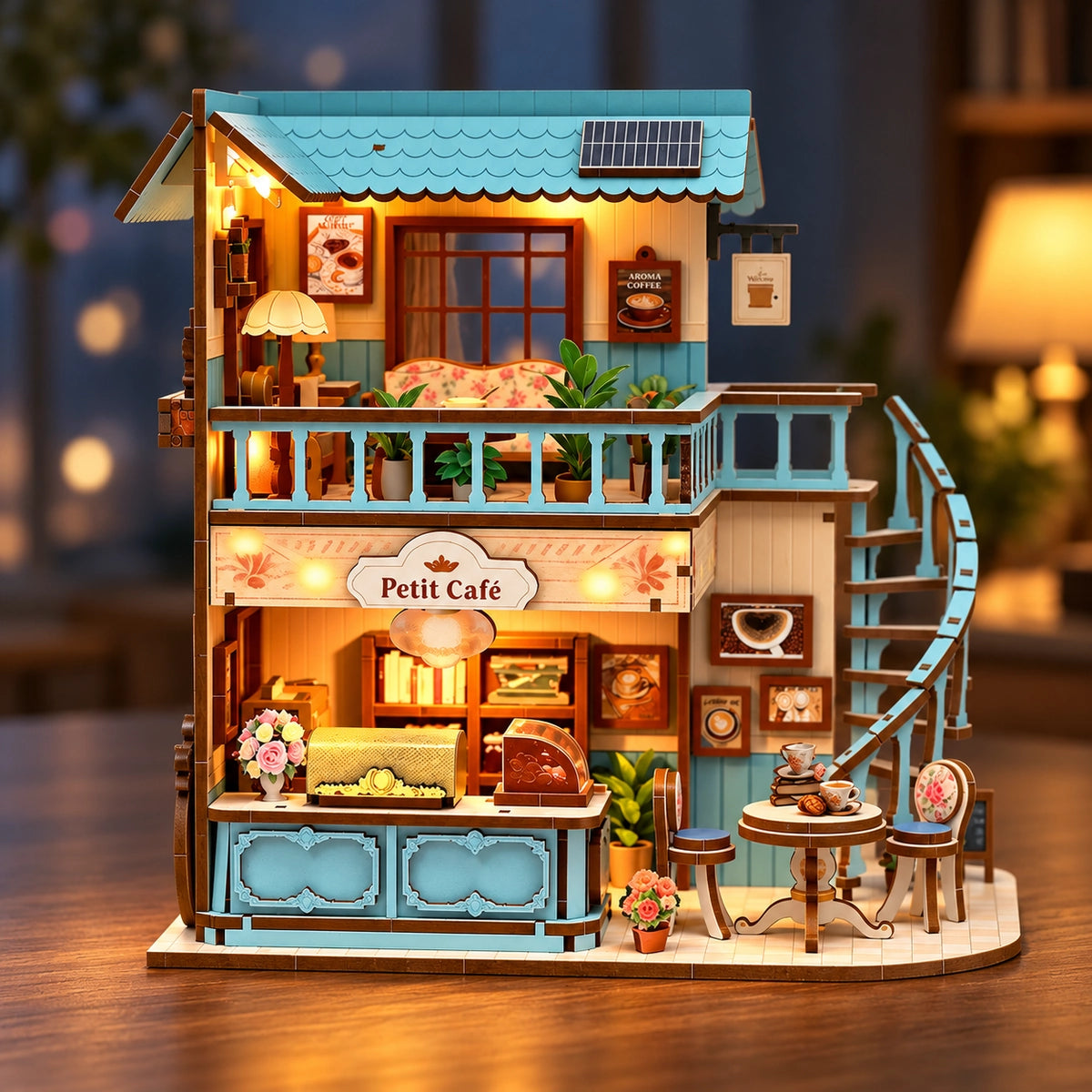 French Romantic Cafe con illuminazione serale calda