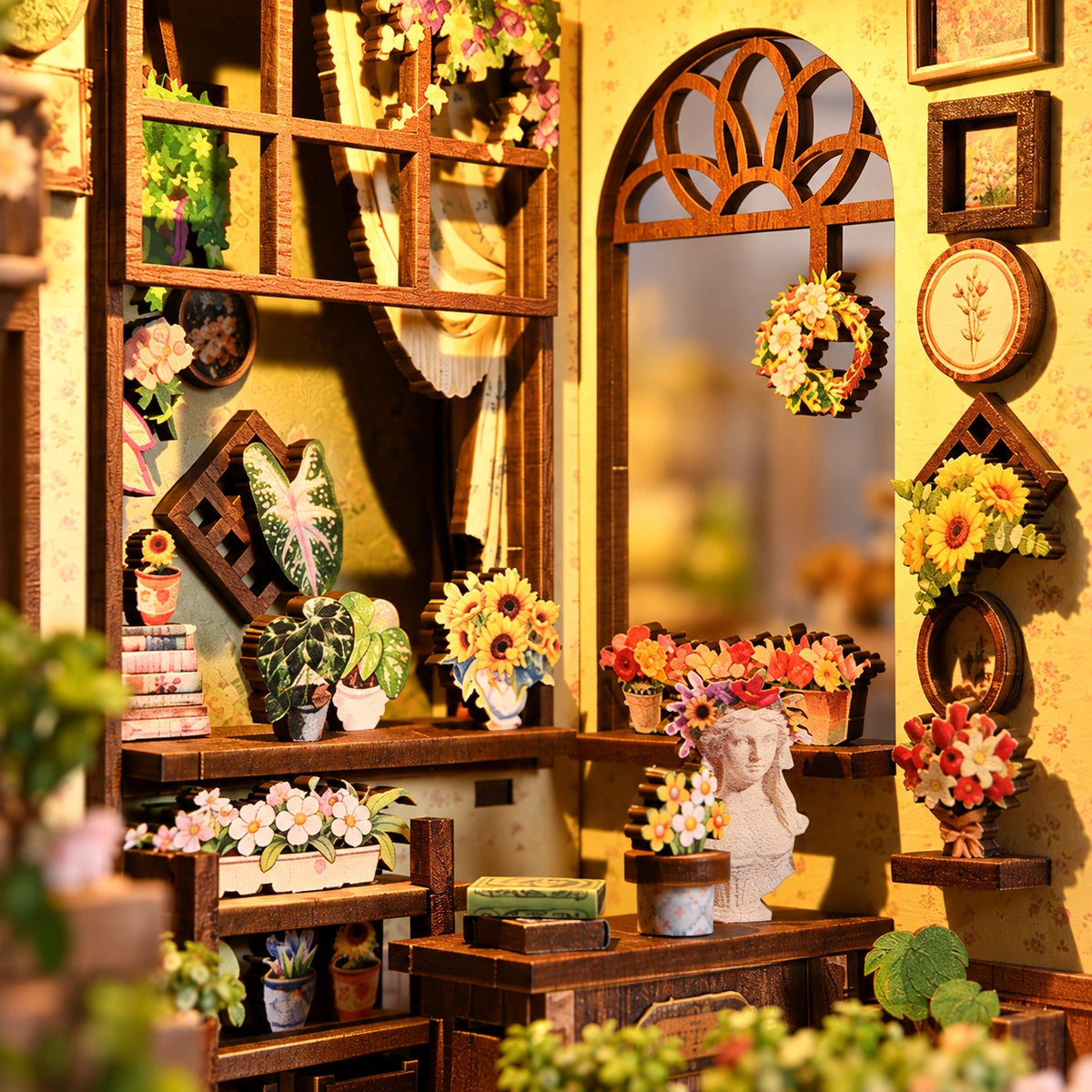 Quiet Corner Flower House – Blumenvasen und Wanddekoration im Innenraum
