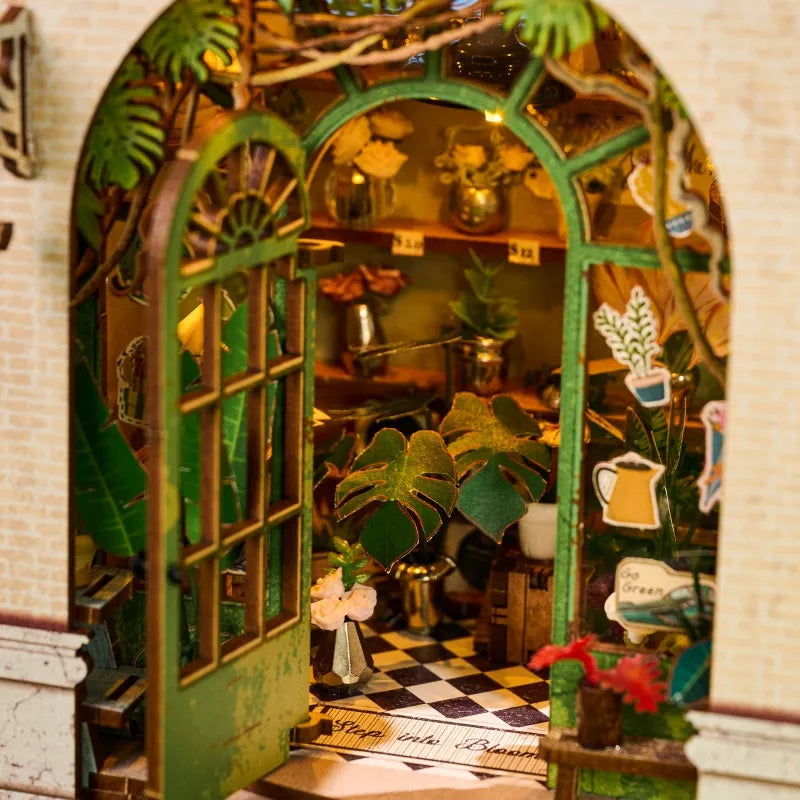 Nahaufnahme des Miniature Haus - Blossomary Atelier mit reichhaltigen Details