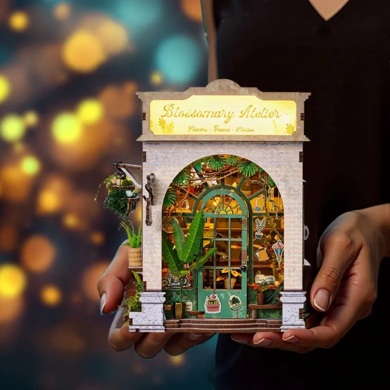 Nahaufnahme des Miniature Haus - Blossomary Atelier mit reichhaltigen Details