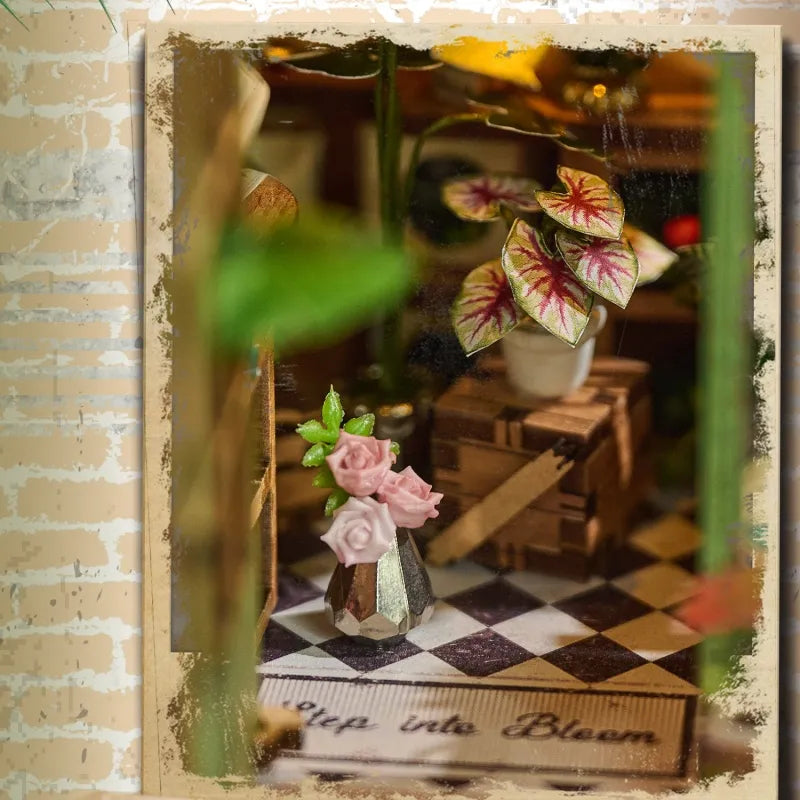 Nahaufnahme des Miniature Haus - Blossomary Atelier mit reichhaltigen Details