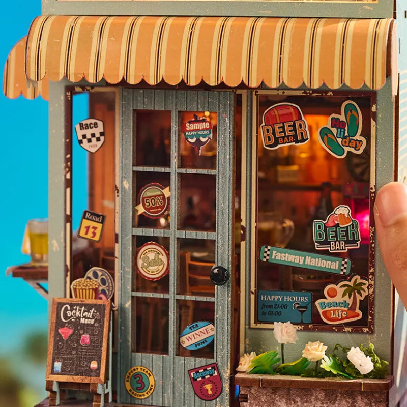 Nahaufnahme des Miniature Haus - The Last Drop mit reichhaltigen Details