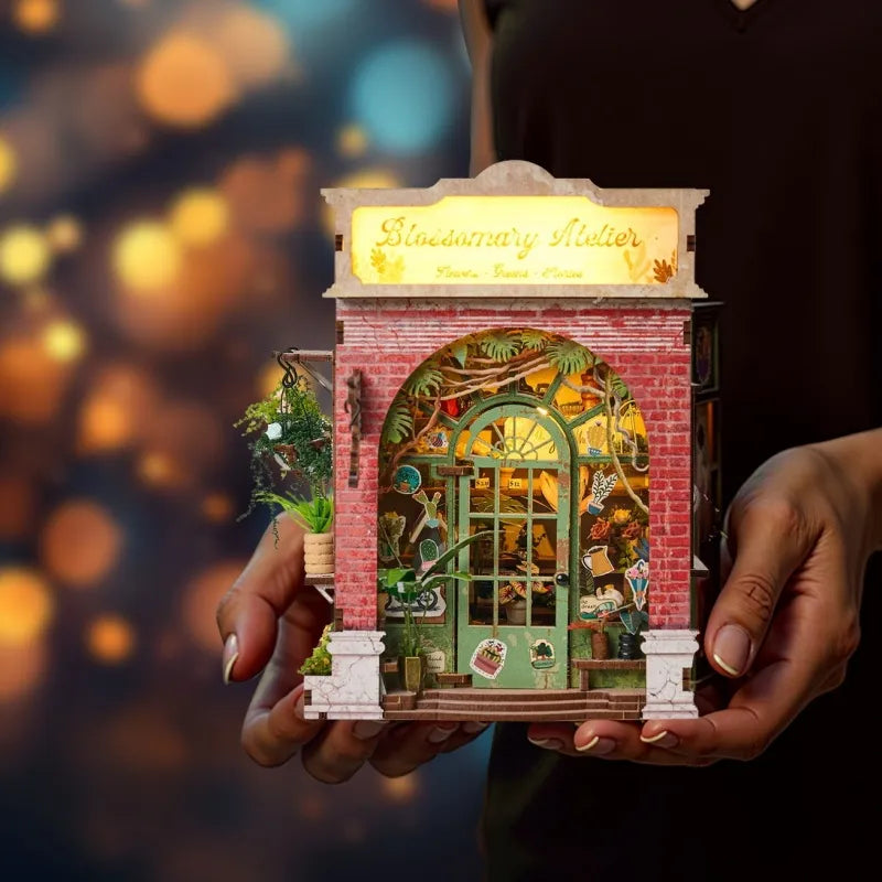 Miniature House - Blossomary Atelier Gesamtansicht mit detaillierter Szenerie