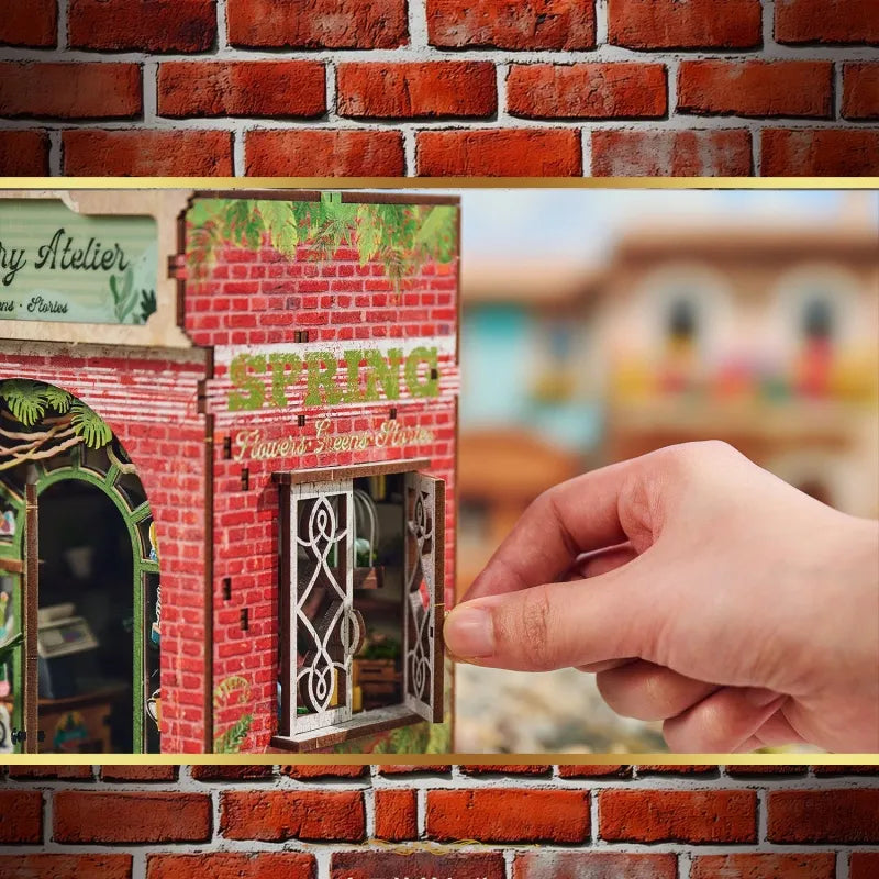 Nahaufnahme des Miniature House - Blossomary Atelier mit reichhaltigen Details