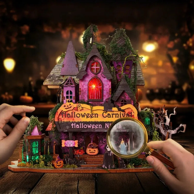 Nahaufnahme des Miniature House - Halloween Night mit reichhaltigen Details