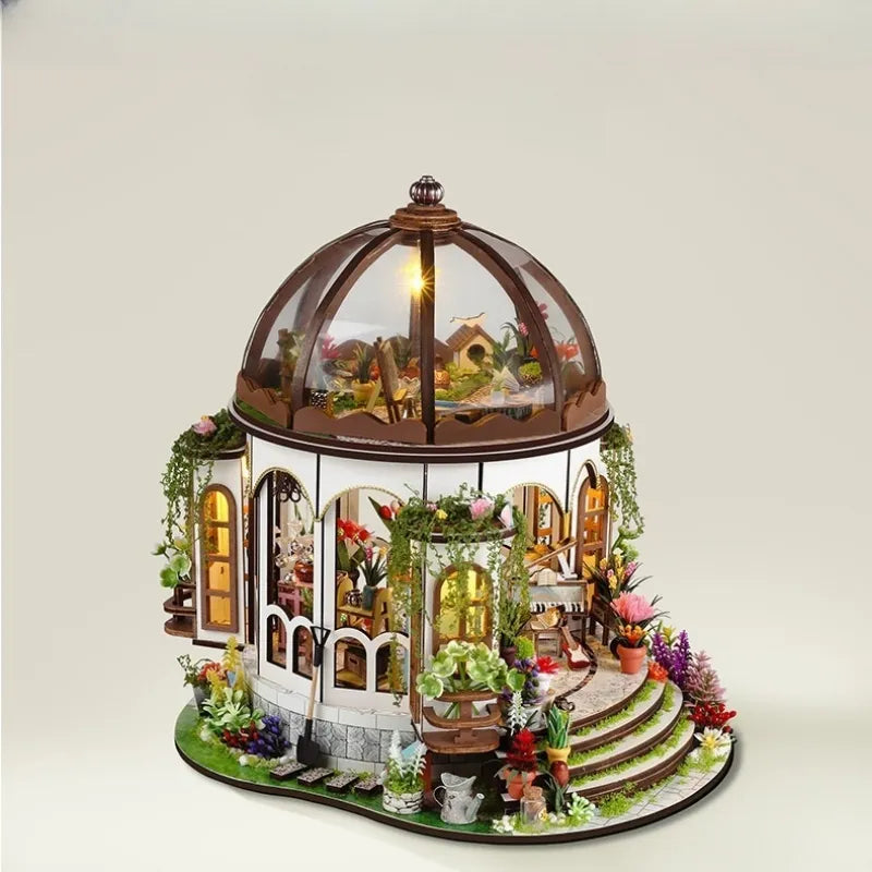 Seitliche Ansicht des Miniature House - Hanging Garden mit gut sichtbaren Elementen