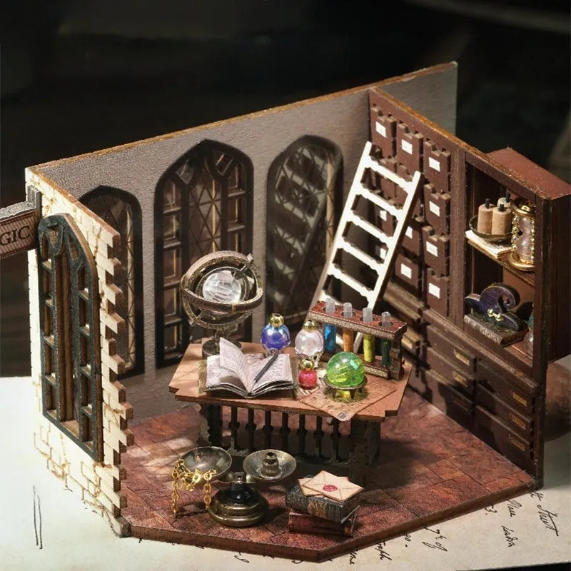 Detailansicht eines dekorativen Elements im Miniature House - Magic Workshop mit feinen Details
