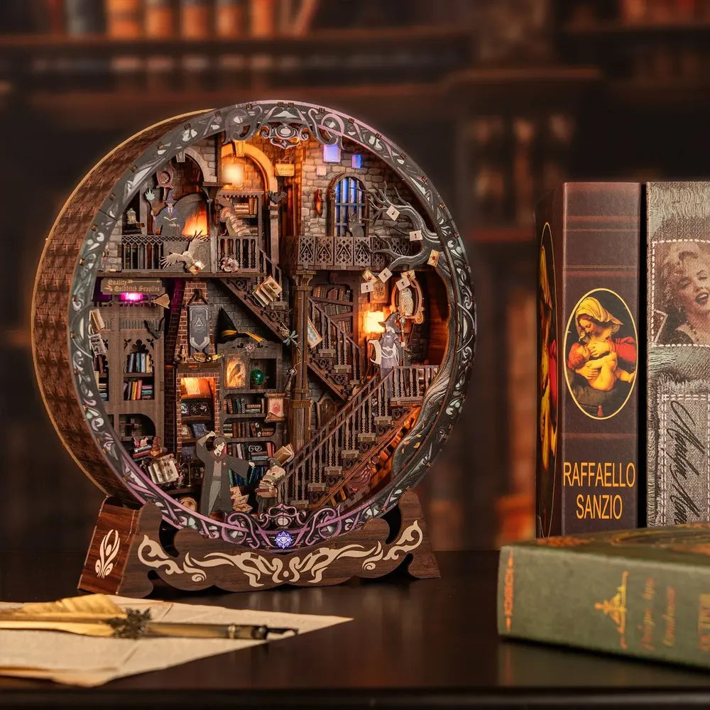 Diorama Magic Library completo con biblioteca verticale e luci accese