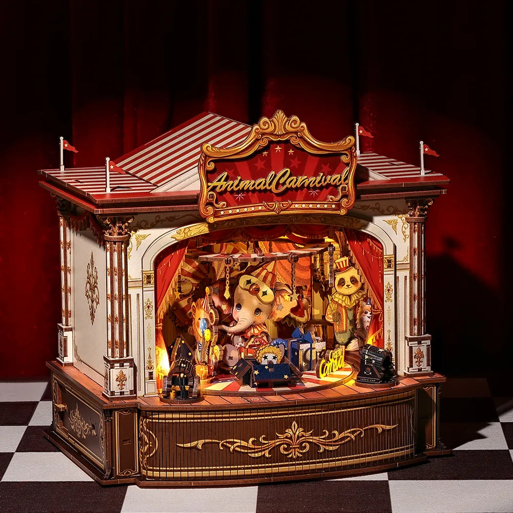 Seitliche Ansicht des Wooden Music Box - Animal Carnival mit gut sichtbaren Elementen