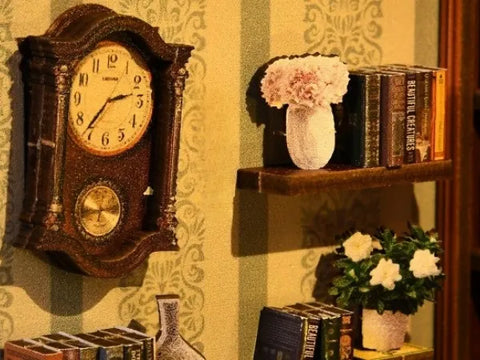 Book Nook - Pergola Reading Room dekorativ auf einem Schreibtisch platziert