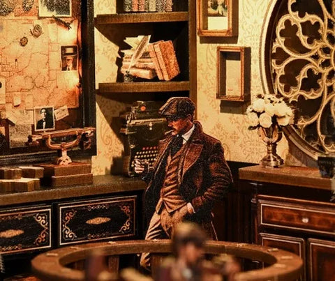 Seitliche Ansicht des Book Nook - The Case of the Hidden Box mit gut sichtbaren Elementen