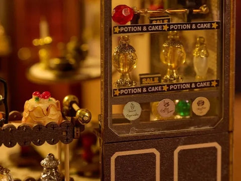 Seitliche Ansicht des Miniature House - Magic Coffee Shop mit gut sichtbaren Elementen