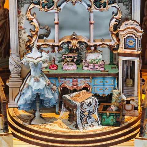 Detailansicht eines dekorativen Elements im Book Nook - Dreamland Theater mit feinen Details