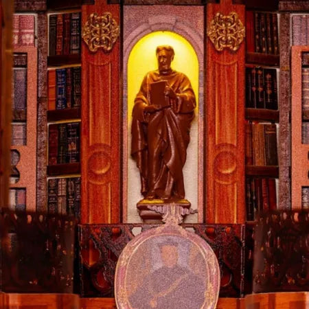 Detailansicht eines dekorativen Elements im Book Nook - Monastery Library mit feinen Details