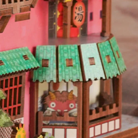 Detailansicht eines dekorativen Elements im Miniatur Haus Bausatz - Onsen Saga mit feinen Details