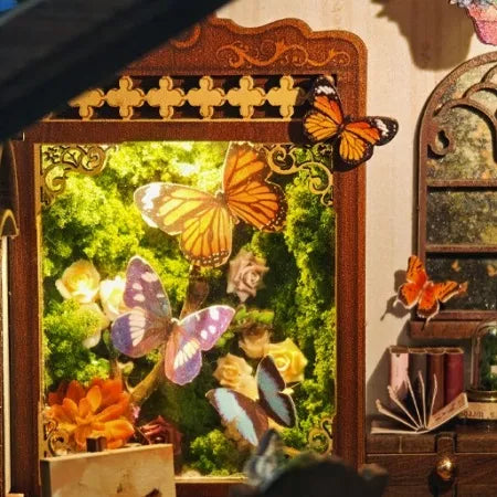 Detailansicht eines dekorativen Elements im Miniatur Haus - Butterfly House mit feinen Details