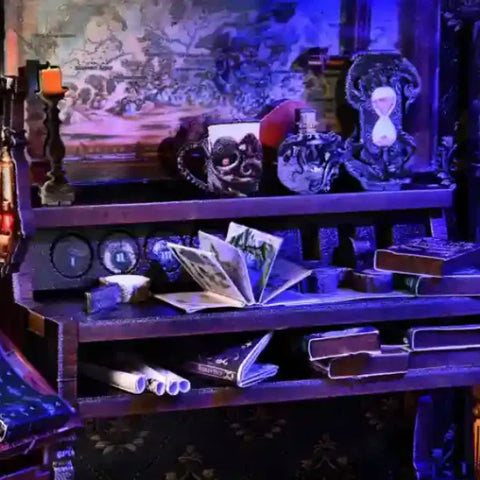 Detailansicht eines dekorativen Elements im Book Nook - Chamber Of Exotic Beasts mit feinen Details