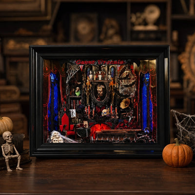 Count Dracula illuminato su un tavolo con decorazioni di Halloween sullo sfondo