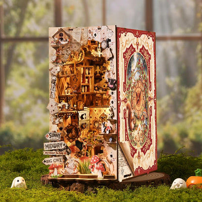 Adventures In The Book Crevices – Schräge Ansicht mit ornamentierter Seitenwand