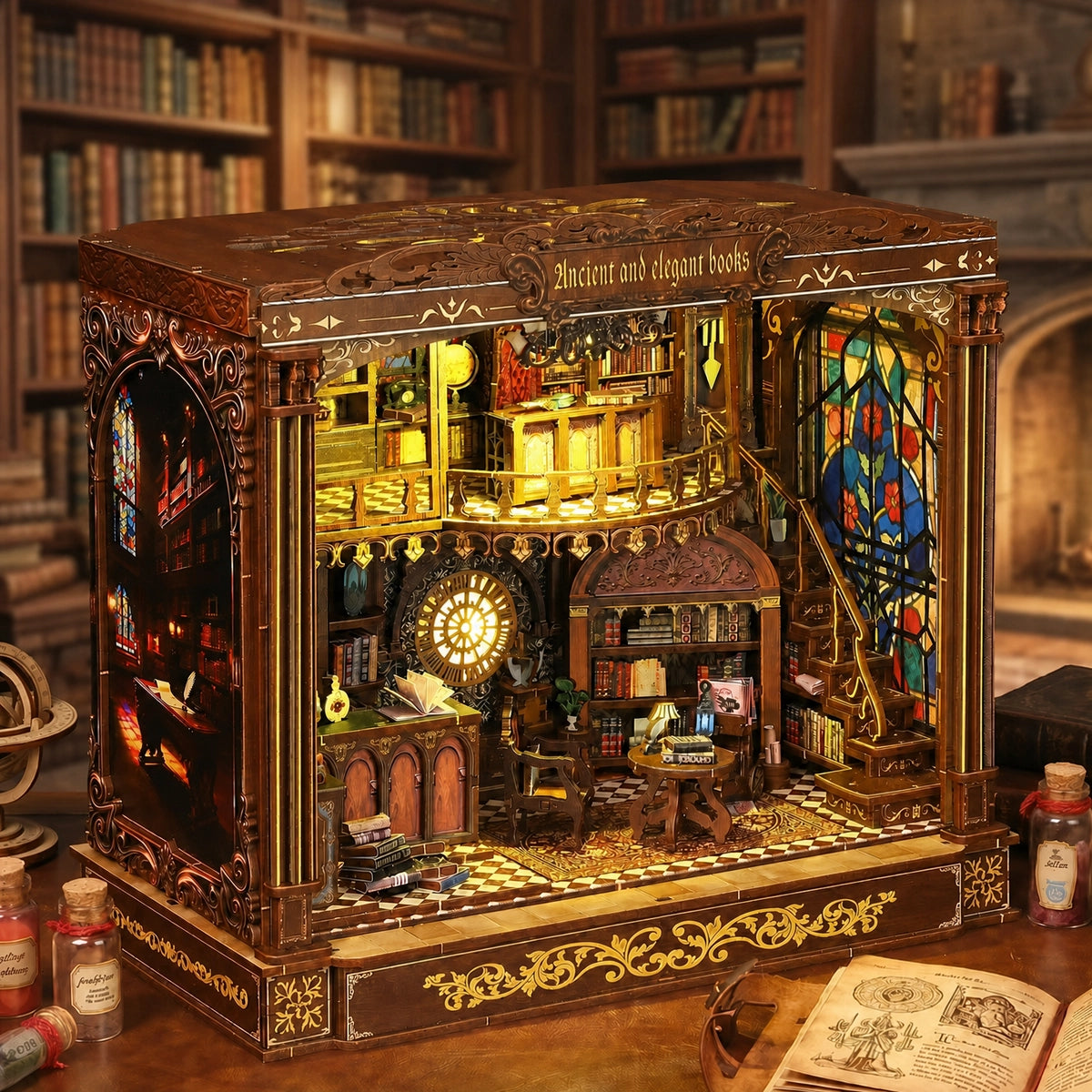 Seitliche Ansicht der XL-Bibliothek mit farbigen Spitzbogenfenstern