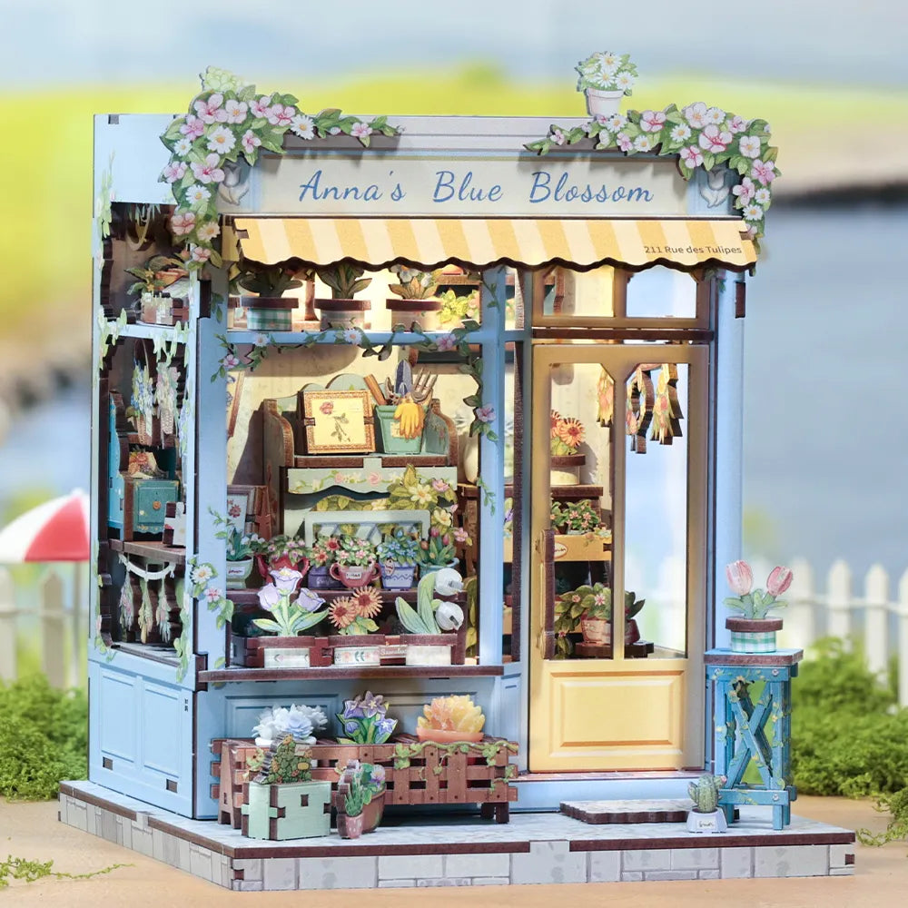 Seitliche Ansicht des Book Nook - Anna's Blue Blossom mit gut sichtbaren Elementen
