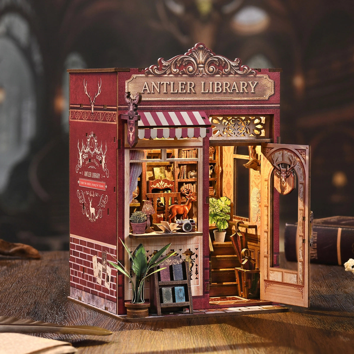 Antler Library con facciata bordeaux e ingresso visibile