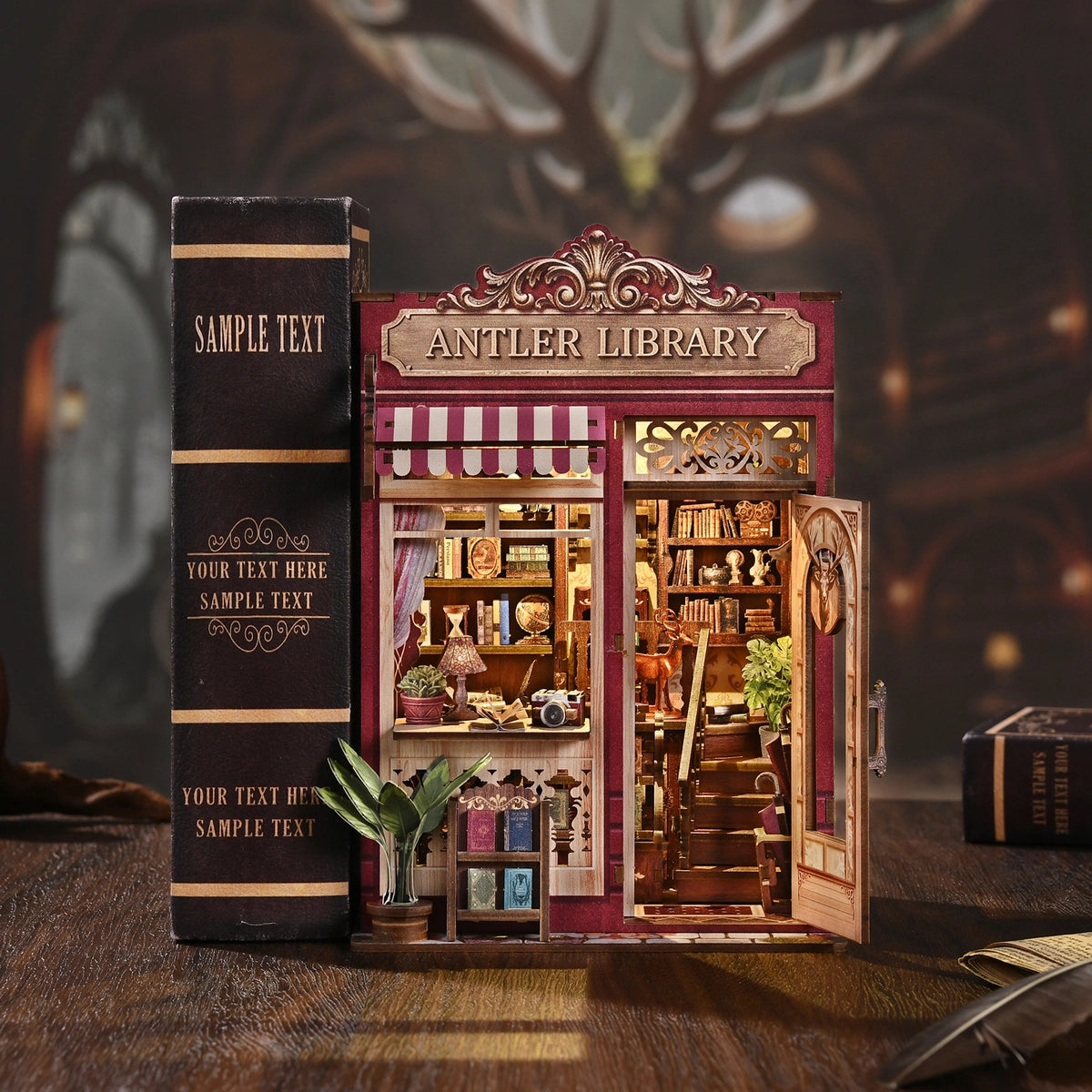 Antler Library neben Büchern als Größenvergleich