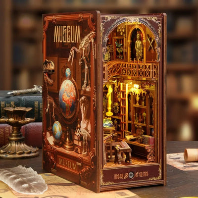 Seitliche Ansicht des Book Nook - Century Museum mit gut sichtbaren Elementen