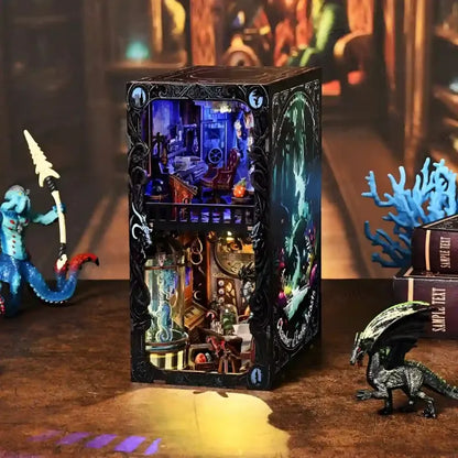 Obere Ansicht des Book Nook - Chamber Of Exotic Beasts mit detaillierten Mustern und Beleuchtung