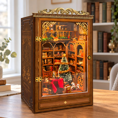 Christmas Book House mit transparenter Front und beleuchteter Weihnachtsbibliothek