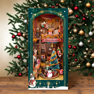 Christmas Jingle Cabin illuminato su due piani, con albero, regali e pupazzo di neve
