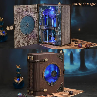 Book Nook - Circle of Magic dekorativ auf einem Schreibtisch platziert