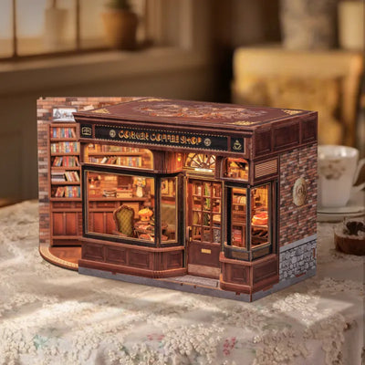 Seitliche Ansicht des Book Nook - Corner Coffee Shop mit gut sichtbaren Elementen