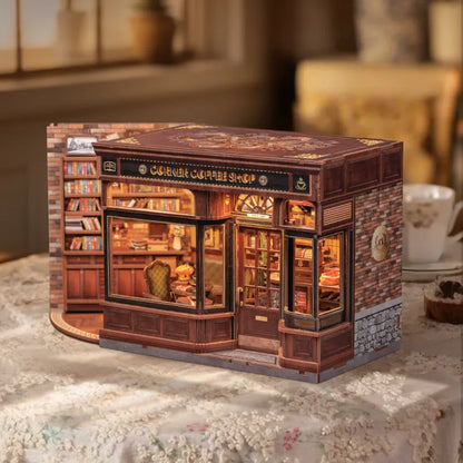 Seitliche Ansicht des Book Nook - Corner Coffee Shop mit gut sichtbaren Elementen