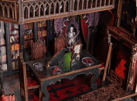 Detailansicht eines dekorativen Elements im Booknook - Dark Family mit feinen Details