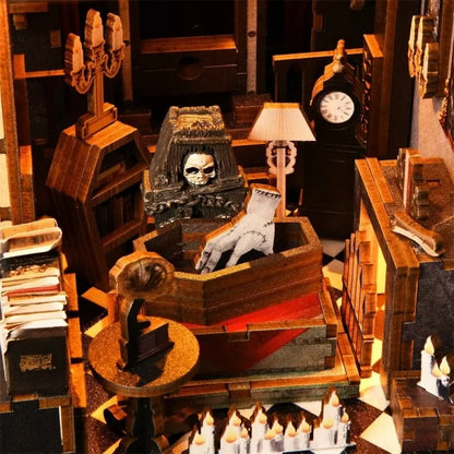 Nahaufnahme des Book Nook - Dark Family mit reichhaltigen Details
