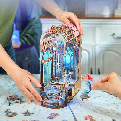 Montaggio degli elementi ad arco del book nook Deep Melody