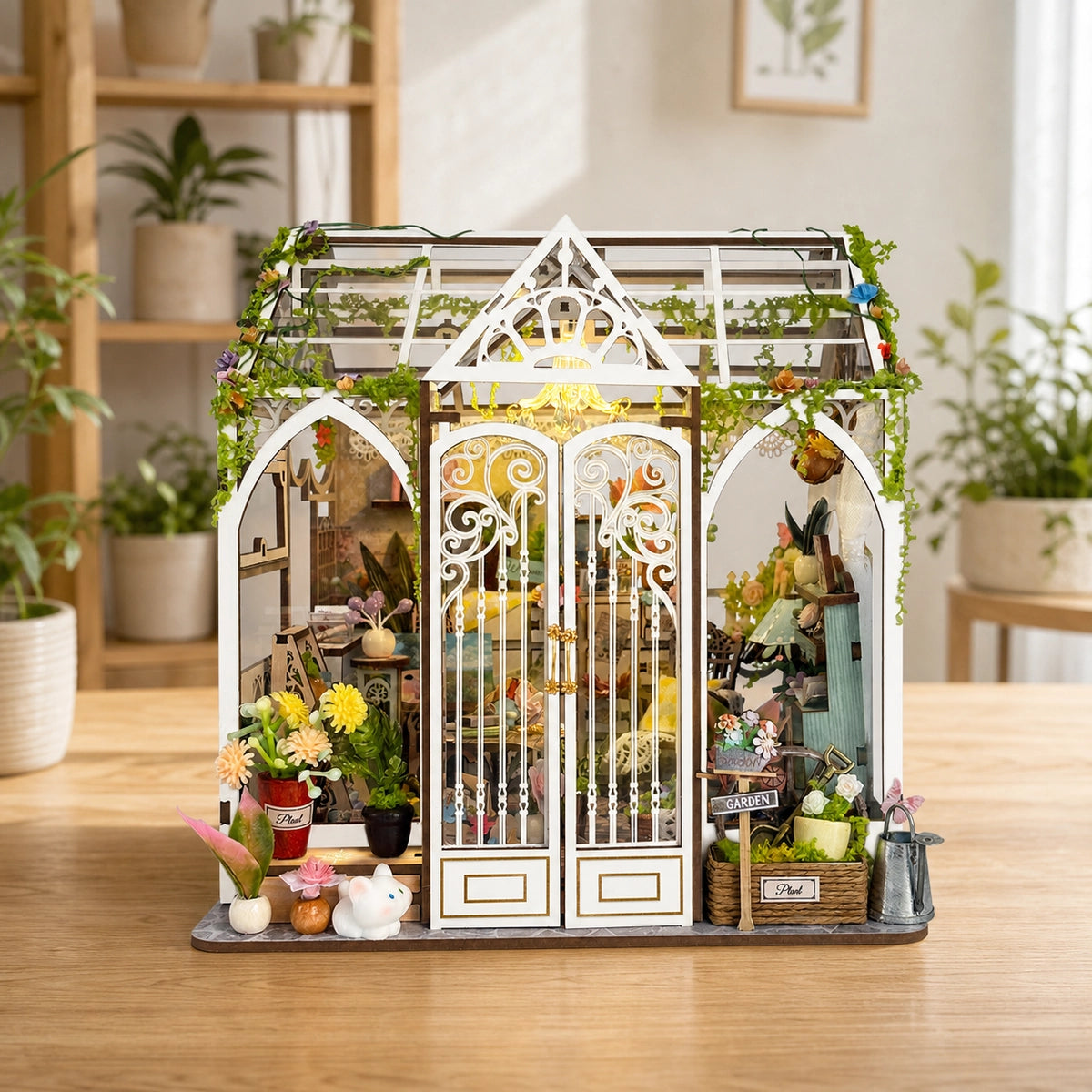 Demi's Flower House als transparentes Gewächshaus-Book-Nook auf einem Tisch